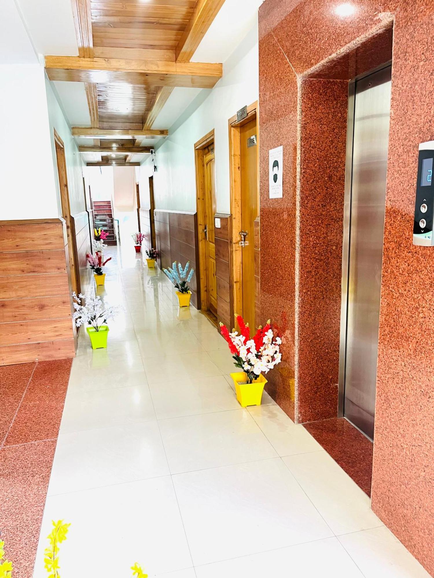 Tata Vista Resort Mall Road Manali - Centrally Heated & Air Cooled Dış mekan fotoğraf
